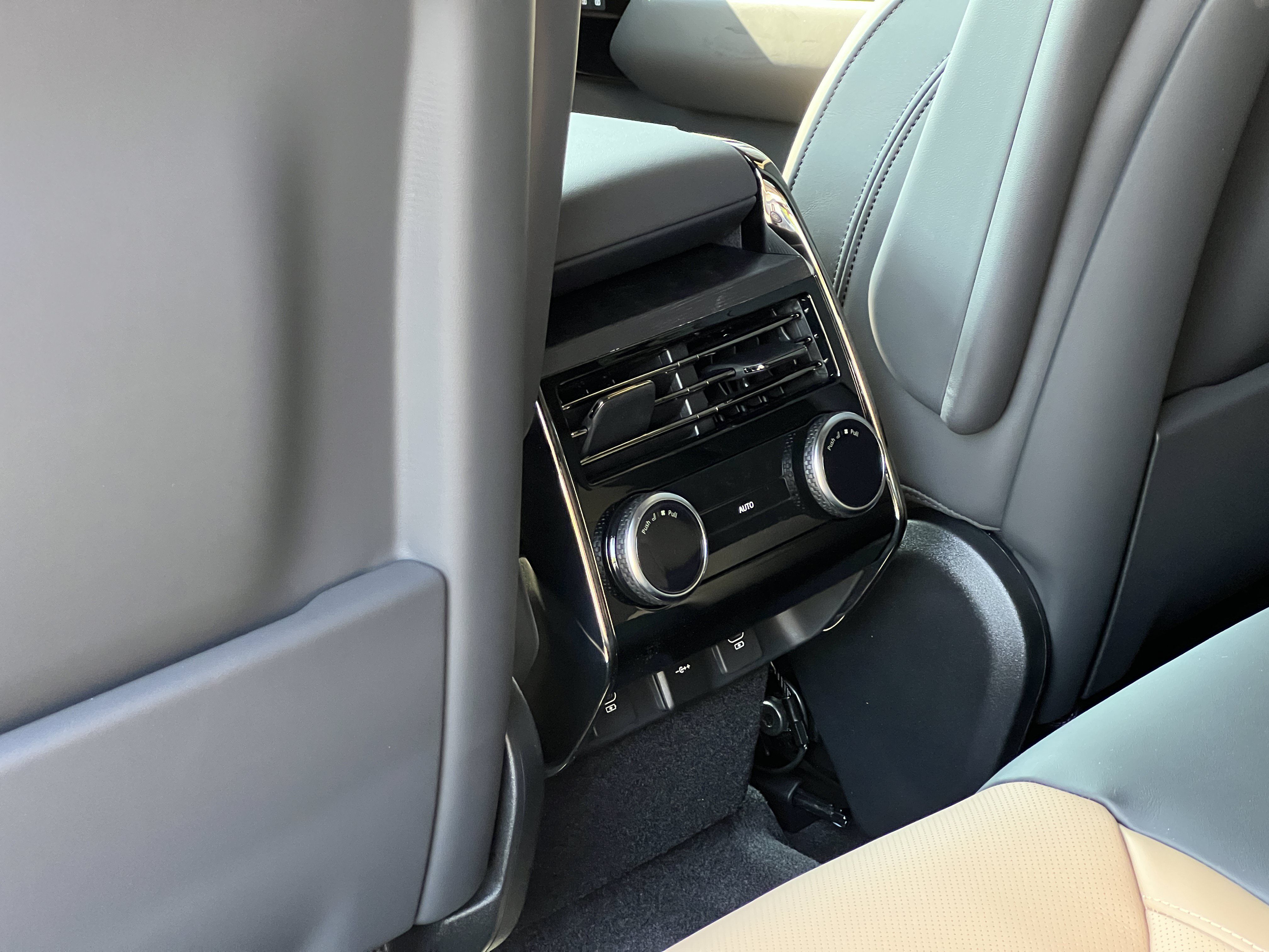New 2025 Land Rover Range Rover Sport Dynamic SE AWD/4WD image 17