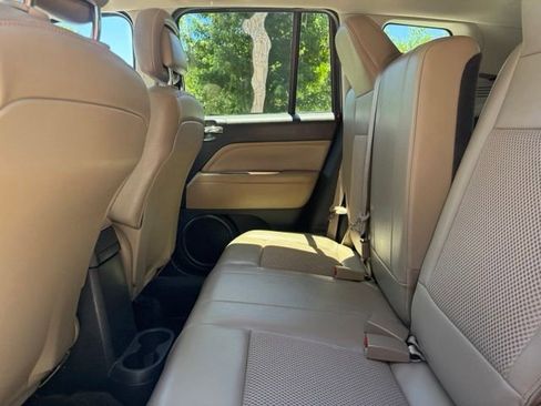 Used 2014 Jeep Compass Latitude w/ Sun/Sound Group FWD image 16