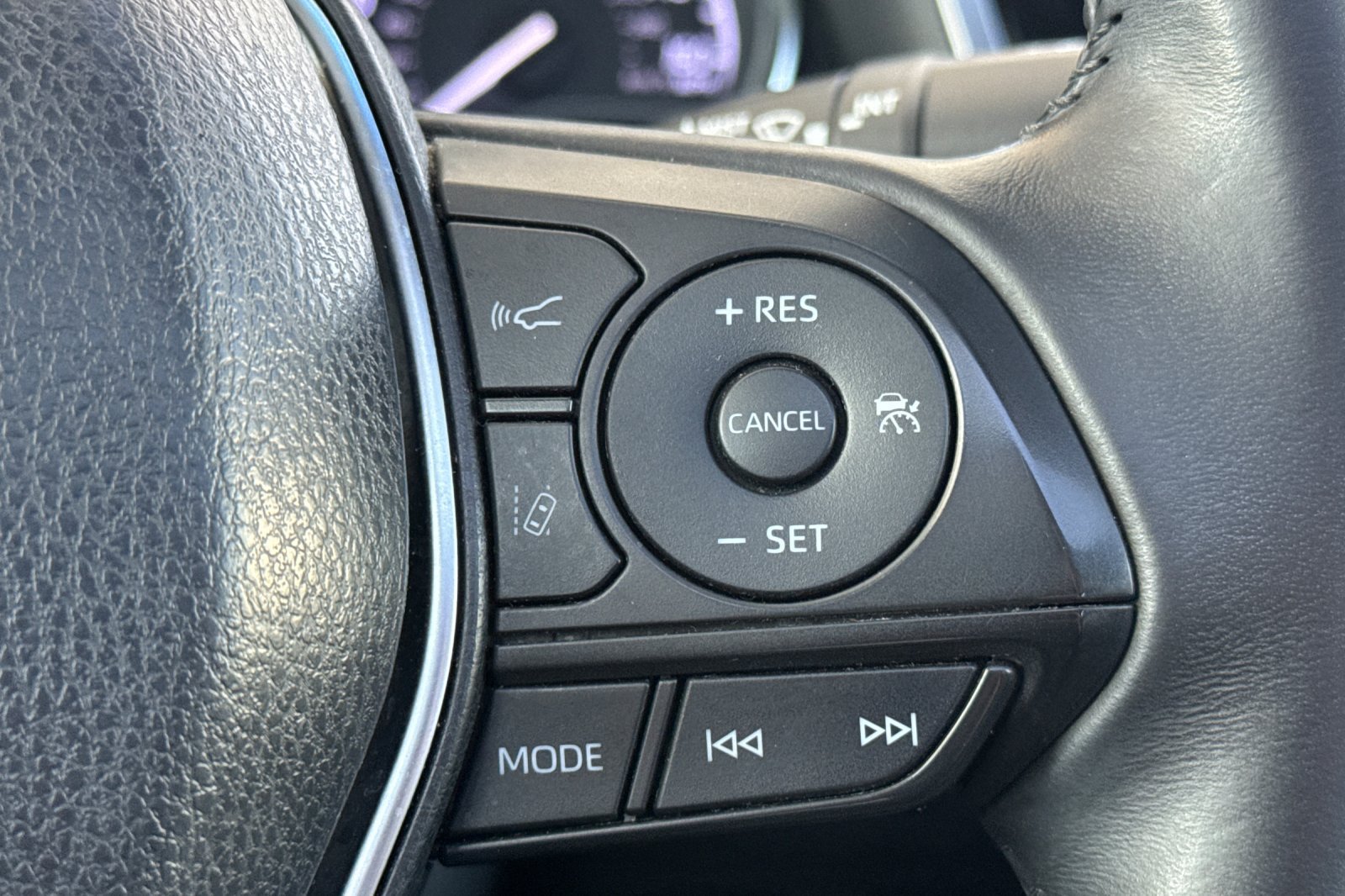 Used 2018 Toyota Camry SE w/ Moonroof Package FWD image 25
