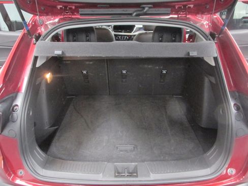 Used 2025 Chevrolet Trax LT w/ LT Convenience Package image 22