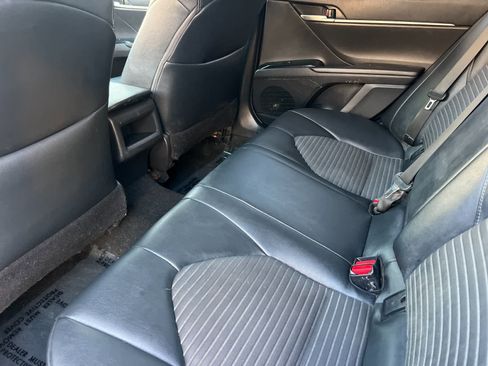 Used 2019 Toyota Camry SE image 4