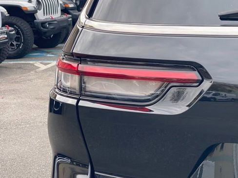 Certified 2021 Jeep Grand Cherokee L Limited w/ Luxury Tech Group II image 17