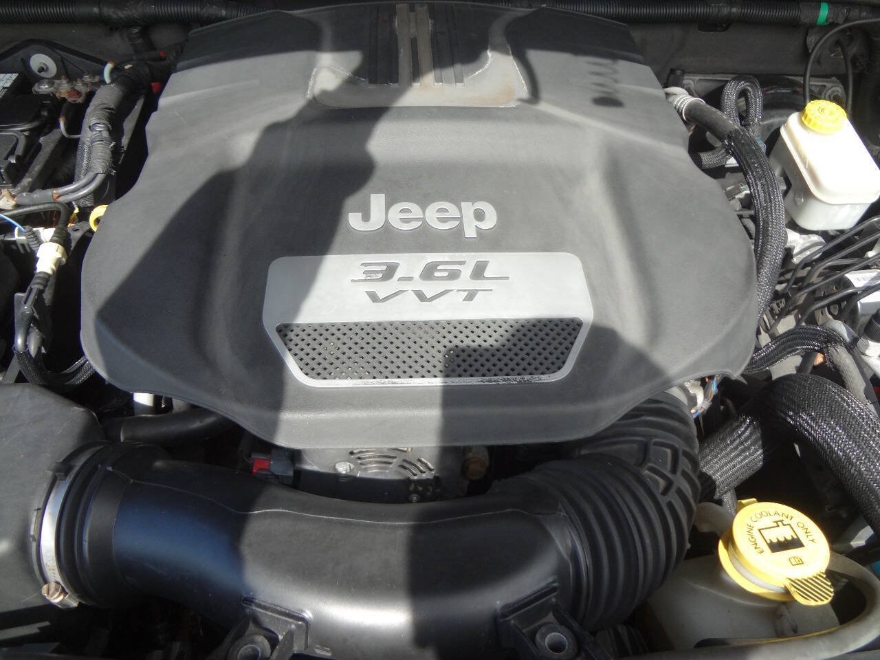 Used 2012 Jeep Wrangler Unlimited Sahara w/ Dual Top Group AWD/4WD image 14