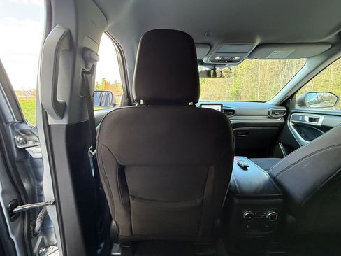 Used 2022 Ford Explorer XLT AWD/4WD image 19