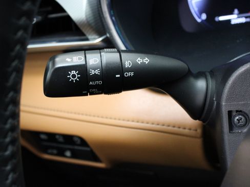 Used 2024 Toyota Highlander Platinum FWD image 27