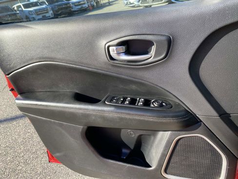 Used 2018 Jeep Compass Latitude image 16