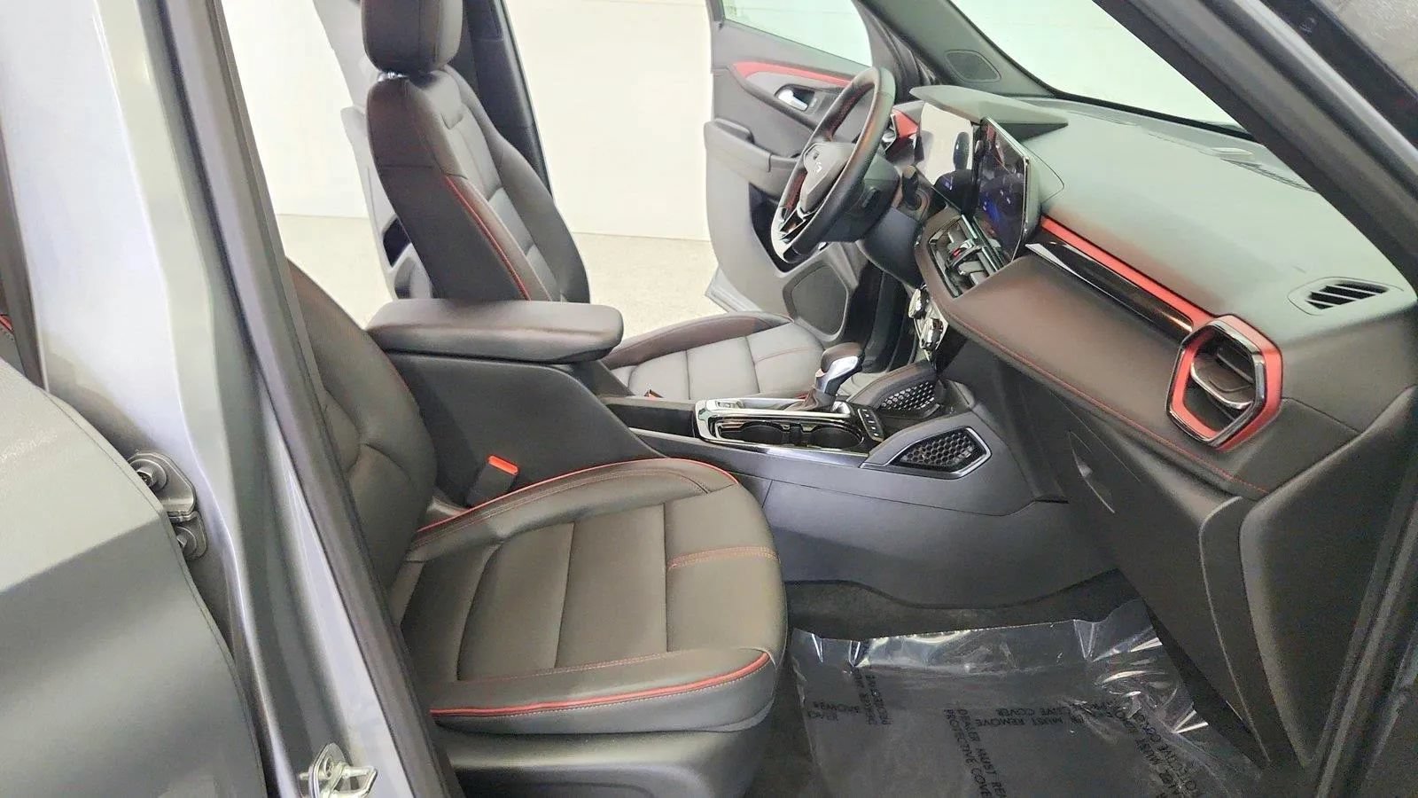Used 2025 Chevrolet TrailBlazer RS w/ Convenience Package FWD image 47