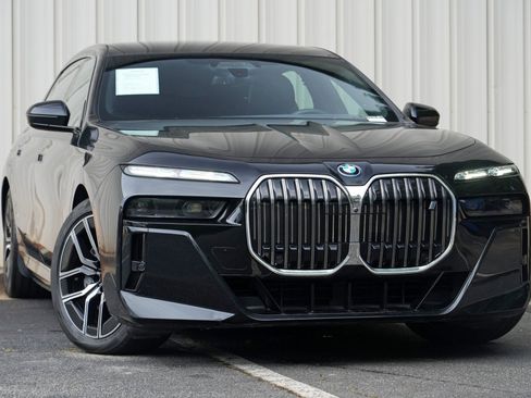 Used 2023 BMW i7 xDrive60 w/ Executive Package 2 AWD/4WD image 4