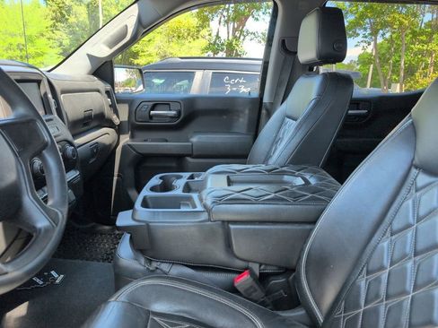 Used 2020 Chevrolet Silverado 1500 Custom Trail Boss w/ Custom Convenience Package image 2