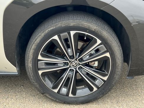 Used 2023 Toyota bZ4X AWD image 18