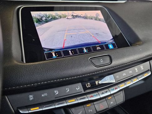 Used 2022 Cadillac XT4 Premium Luxury w/ Enhanced Visibility Package FWD image 9