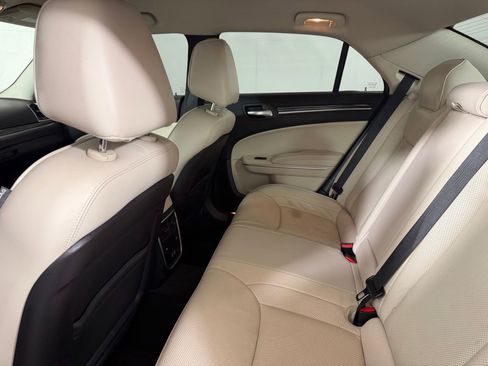 Used 2019 Chrysler 300 Limited RWD image 24