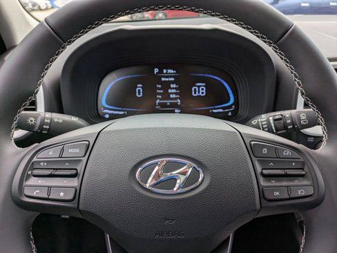 New 2025 Hyundai Venue Limited image 18