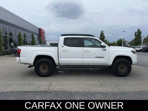Used 2019 Toyota Tacoma SR5 AWD/4WD image 8