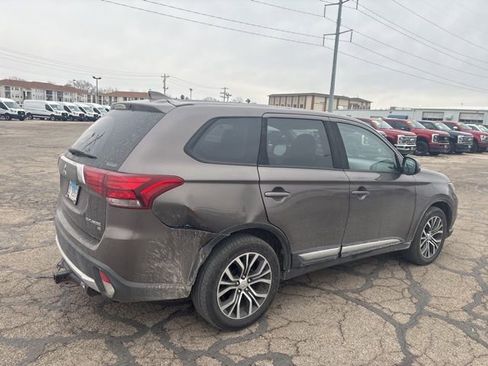 Used 2018 Mitsubishi Outlander AWD image 4