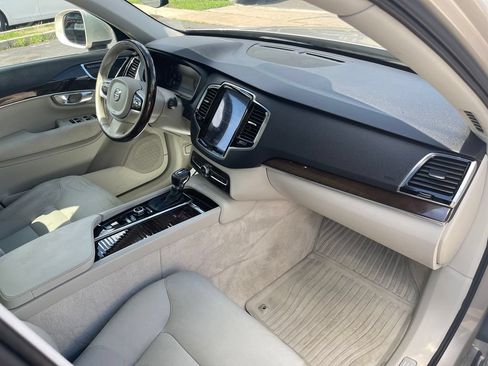 Used 2016 Volvo XC90 T6 Momentum w/ Momentum Plus Package AWD/4WD image 20