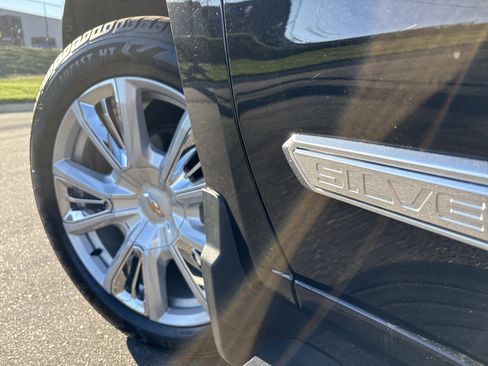 Used 2024 Chevrolet Silverado 1500 High Country w/ Technology Package image 12