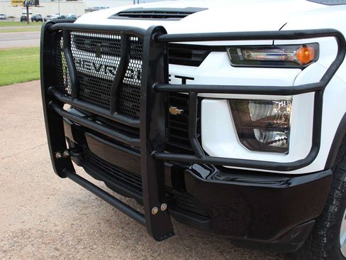 Used 2023 Chevrolet Silverado 2500 Custom w/ Custom Value Package AWD/4WD image 4