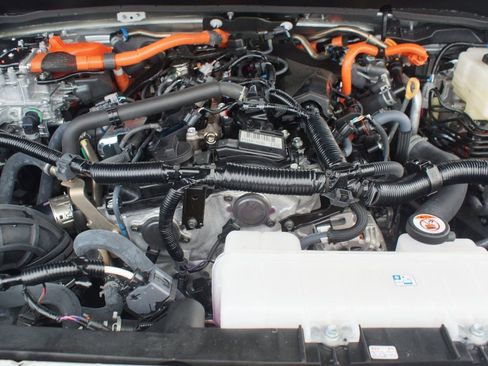 Used 2025 Toyota Tacoma 4x4 Double Cab Hybrid w/ Tow Tech Package image 31