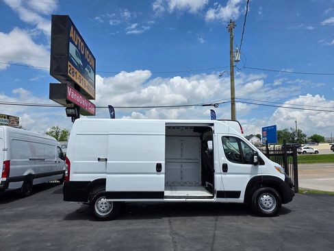 Used 2024 RAM ProMaster 2500 w/ Convenience Group FWD image 5