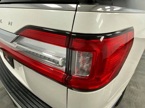 Used 2019 Lincoln Navigator Reserve AWD/4WD image 14