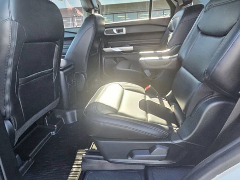 Used 2022 Ford Explorer XLT w/ Equipment Group 202A AWD/4WD image 22
