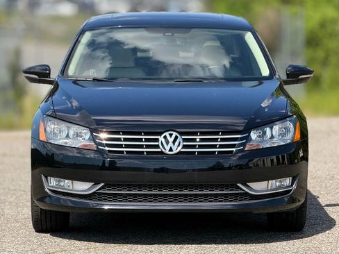 Used 2012 Volkswagen Passat 3.6 SEL Premium image 5