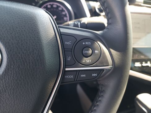 Used 2020 Toyota Camry XLE FWD image 27