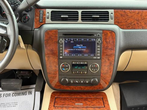 Used 2008 Chevrolet Tahoe LTZ w/ LTZ Preferred Equipment Group AWD/4WD image 19
