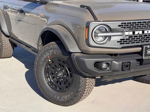 New 2026 Ford Bronco Badlands image 4