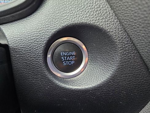 Certified 2022 Toyota Corolla Cross LE image 32