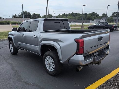 Used 2025 Toyota Tacoma SR5 AWD/4WD image 5