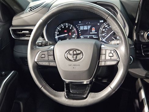 Used 2021 Toyota Highlander XSE FWD image 27