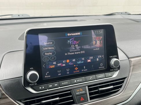 Used 2025 Nissan Altima 2.5 SV image 18