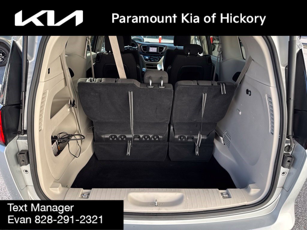 Used 2023 Chrysler Voyager LX FWD image 11