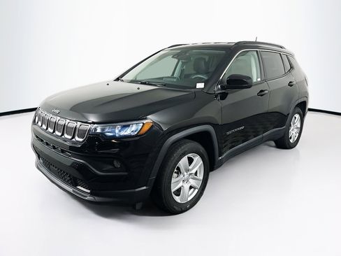 Used 2022 Jeep Compass Latitude image 3