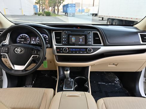Used 2015 Toyota Highlander Plus image 11