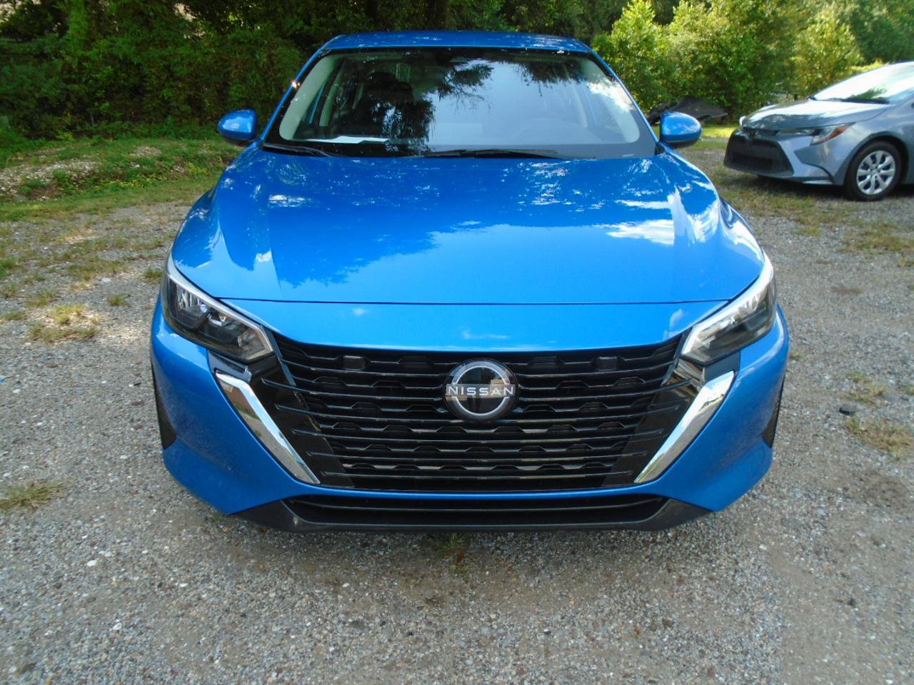 Used 2024 Nissan Sentra SV FWD image 2