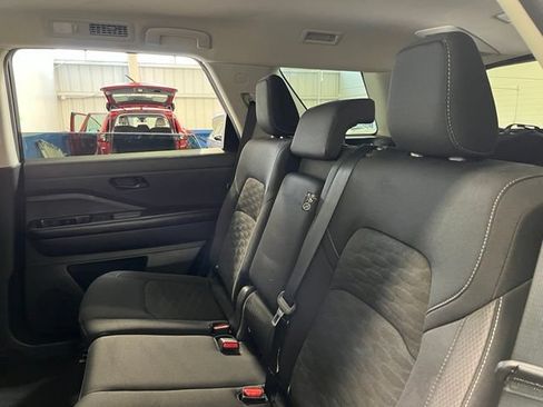 Used 2024 Nissan Pathfinder SV FWD image 18