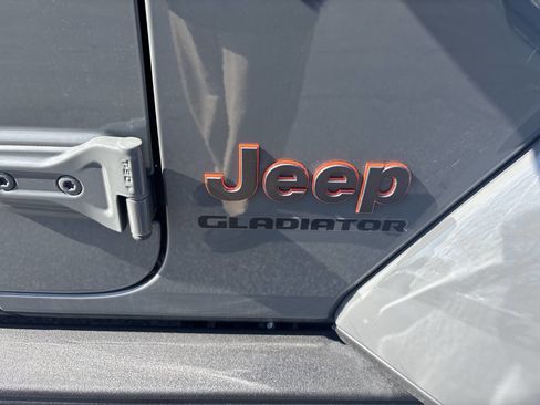 Used 2021 Jeep Gladiator Mojave AWD/4WD image 14