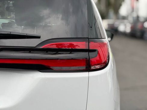 New 2026 Chrysler Pacifica Select image 10