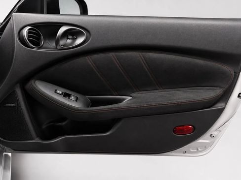 Used 2020 Nissan 370Z Coupe RWD image 18