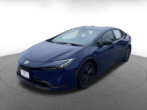 Used 2025 Toyota Prius LE image 7