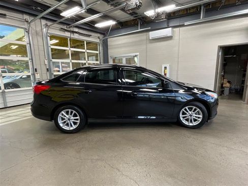 Used 2018 Ford Focus SE FWD image 6