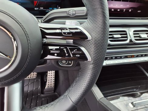Used 2025 Mercedes-Benz GLS 580 4MATIC image 17