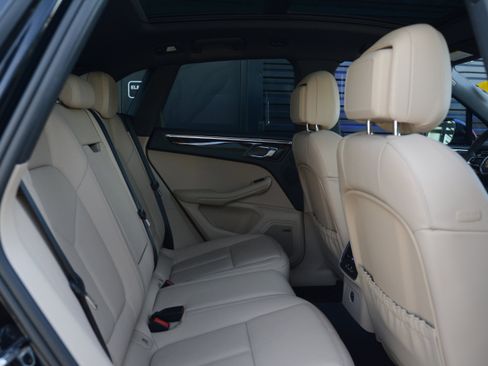 Certified 2026 Porsche Macan AWD/4WD image 35