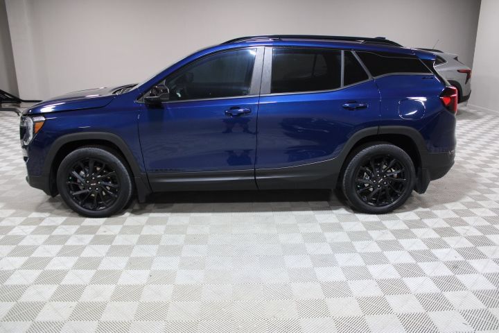 Used 2023 GMC Terrain SLE w/ Elevation Edition AWD/4WD image 7