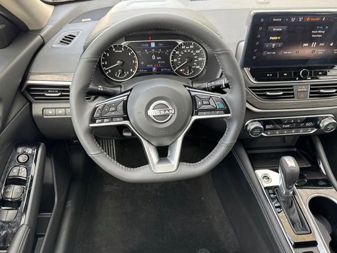 New 2025 Nissan Altima 2.5 SL image 11
