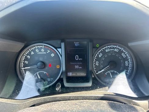 Used 2017 Toyota Tacoma TRD Off-Road w/ Tow Package (A/T) AWD/4WD image 10