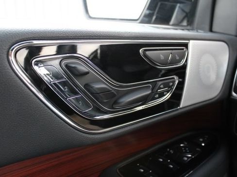 Certified 2024 Lincoln Navigator L Reserve AWD/4WD image 3